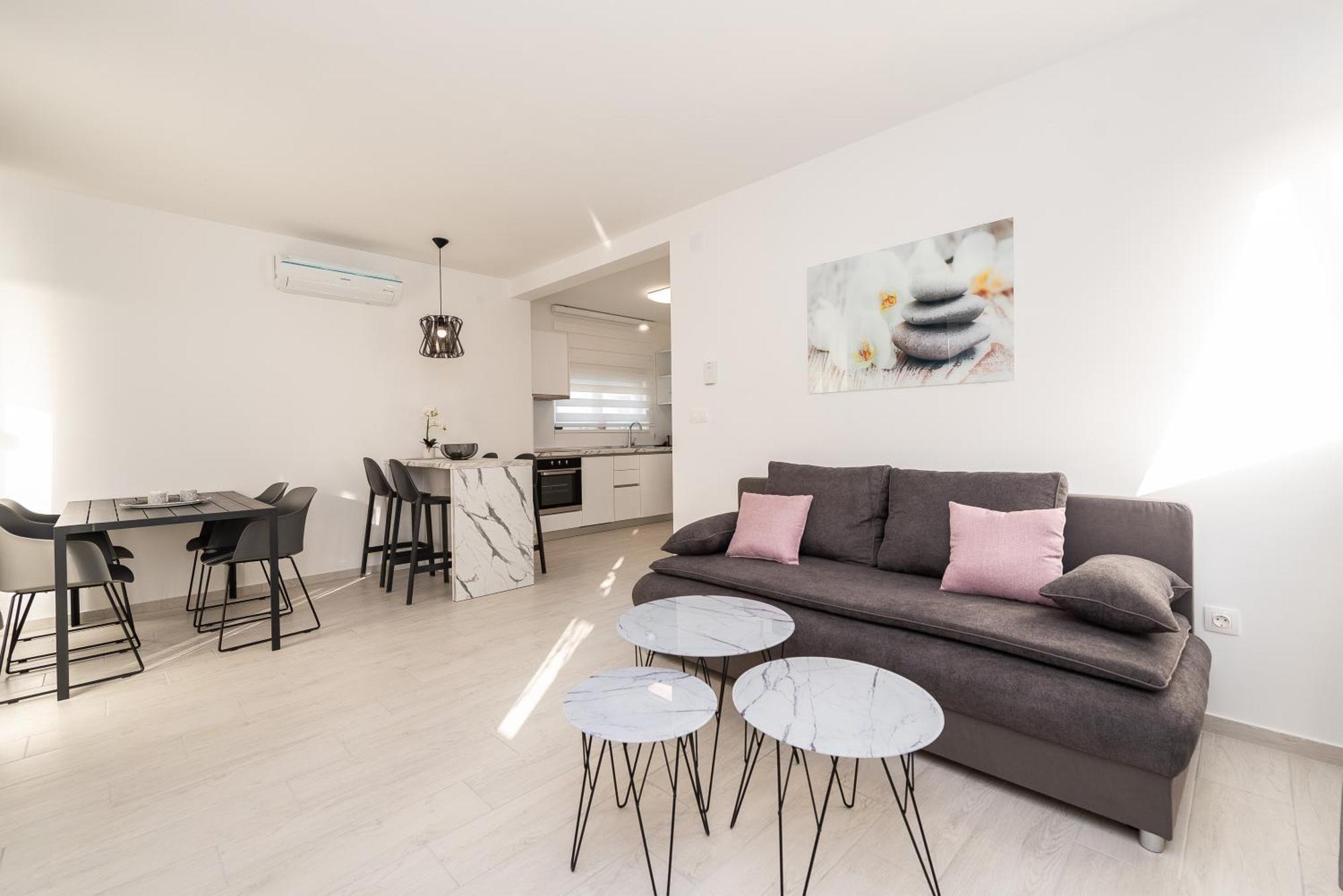 Apartments & Rooms Pool Villas Maris B Novalja Bilik gambar